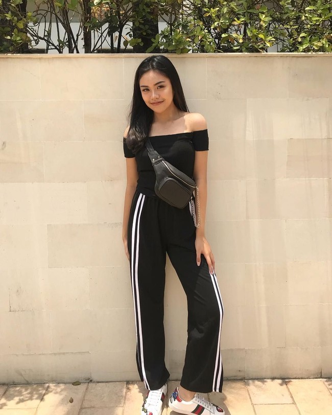 Dalam klarifikasinya, Annette mengatakan dirinya tidak pernah bermaksud bersikap arogan atau merendahkan orang lain melalui tulisannya di Twitter. Sebenernya I was saying those things to myself, kalo kalian pikir cari duit itu susah berarti pakenya cara yang susah ini berdasarkan pengalamanku, aku salah gunain kata-kata pake ‘kalian’ jadi kelihatannya aku ngasih tahu atau nyuruh orang-orang. Di situ salahku, kata pemilik akun Twitter @notannette itu. Foto: Instagram @skannette