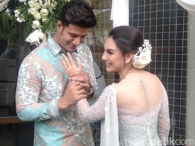Tak Butuh Waktu Lama Bagi Ammar Zoni Mantap Lamar Irish Bella Tak Butuh Waktu Lama Bagi Ammar Zoni Mantap Lamar Irish Bella