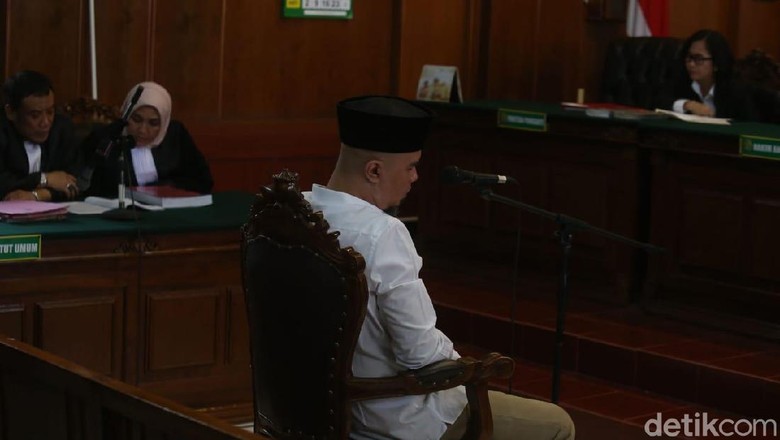 Kasus Idiot, Pengacara Ahmad Dhani Minta Hakim Tolak Dakwaan Kasus Idiot, Pengacara Ahmad Dhani Minta Hakim Tolak Dakwaan