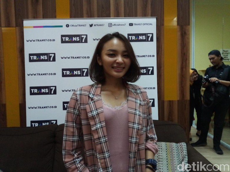 Putus, Revina VT Masih Komunikasi dengan Young Lex Putus, Revina VT Masih Komunikasi dengan Young Lex