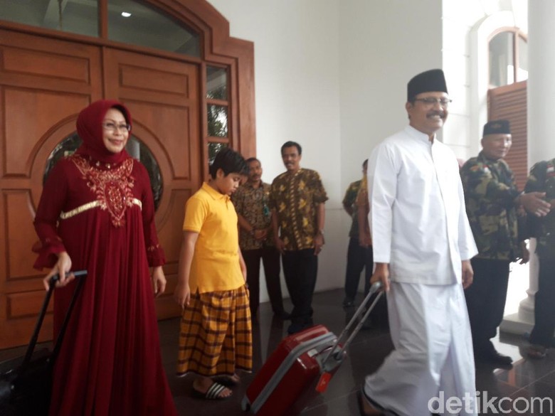 Seret Koper Bareng Istri dan Anak, Gus Ipul Tinggalkan 