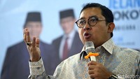 Wakil Ketua Umum Partai Gerindra Fadli Zon kembali menyindir Presiden Joko Widodo (Jokowi) seperti kisah Petruk Dadi Ratu, (Petruk jadi ratu). Maksudnya, orang yang tidak cakap menjadi pejabat tapi mendapat keberuntungan menjadi raja.