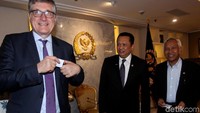 Pertemuan itu pun membahas mengenai hubungan bilateral kedua negara dan membahas mengenai peluang kerja sama antara Indonesia dan Jerman.