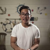 Anak bungsu Presiden Jokowi ini juga datang ke sebuah klinik kecantikan ternama dan jerawat di wajahnya sempat hilang. Namu hanya dalam sebulan kulitnya mulus, dan jerawat pun kembali bermunculan. Foto: Instagram/@kaesangp