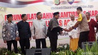 Saat ini permasalahan masyarakat Indonesia adalah banyaknya hoax yang beredar.