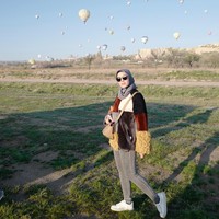 Ratna Galih memutuskan berhijab sejak tahun 2015. Aktris yang baru saja mengundurkan diri dari sinetron Cinta yang Hilang itu memiliki gaya hijab yang khas. Foto: Instagram/RatnaGalih