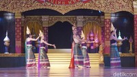 Pertunjukan berlangsung selama 30 menit, menampilkan budaya dari Thailand Pusat, Thailand Barat, Thailand Utara, Thailand Timur Laut, Thailand Timur dan Thailand Selatan (Shinta/detikTravel)