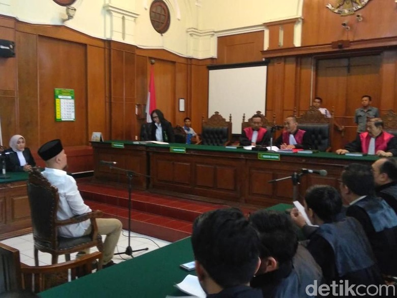 Tak Ada Mulan Jameela dan Kerabat di Sidang Lanjutan Ahmad Dhani Tak Ada Mulan Jameela dan Kerabat di Sidang Lanjutan Ahmad Dhani