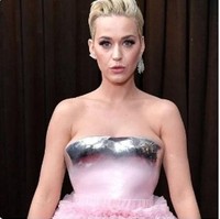 Bagian roknya mirip seperti wadah cupcake warna pink. Foto: Istimewa