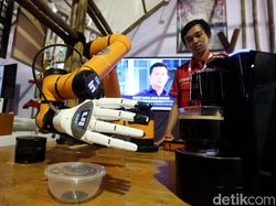 Canggih! Robot Barista Ini Mejeng di Pameran Pendidikan