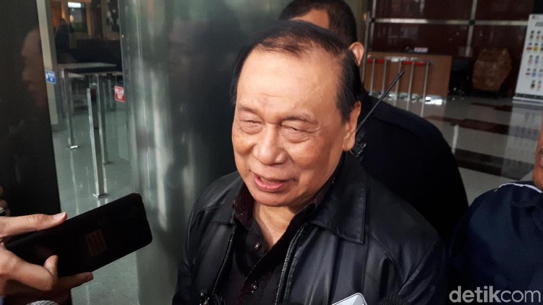 Ketua Komisi III DPR Irit Bicara Usai 5 Jam Diperiksa KPK Ketua Komisi III DPR Irit Bicara Usai 5 Jam Diperiksa KPK