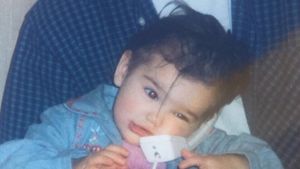 Potret Masa Kecil Dua Lipa, Cantik dan Berbakat Sejak Lahir