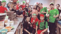 Pesinetron hits Prilly Latuconsina juga terjun di bisnis kuliner. Lewat Nona Judes, gadis mungil ini tawarkan fried chicken berbalut sambal pedas dan nasi bakar cumi gledek yang nikmat. Foto: prillylatuconsina96