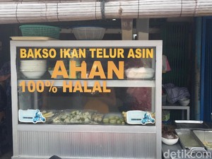 Bakso Ikan Telor Asin Ahan: Telor Asin dan Sayuran Dibalut Adonan Ikan Segar