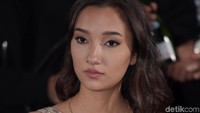 Carissa Perusset tampak serius saat ditemui di sebuah acara belum lama ini. Foto: Noel/detikHOT