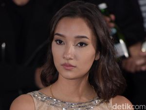 Main Film, Carissa Perusset Kesulitan Dialog Bahasa Indonesia