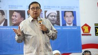 Fadli Zon menyindir soal poster Raja Jokowi dengan bertanya-tanya apakah perlu Indonesia menjadi kerajaan sehingga dibuat poster Raja. Sindiran tersebut berujung lahirnya puisi berjudul Petruk Jadi Raja. 