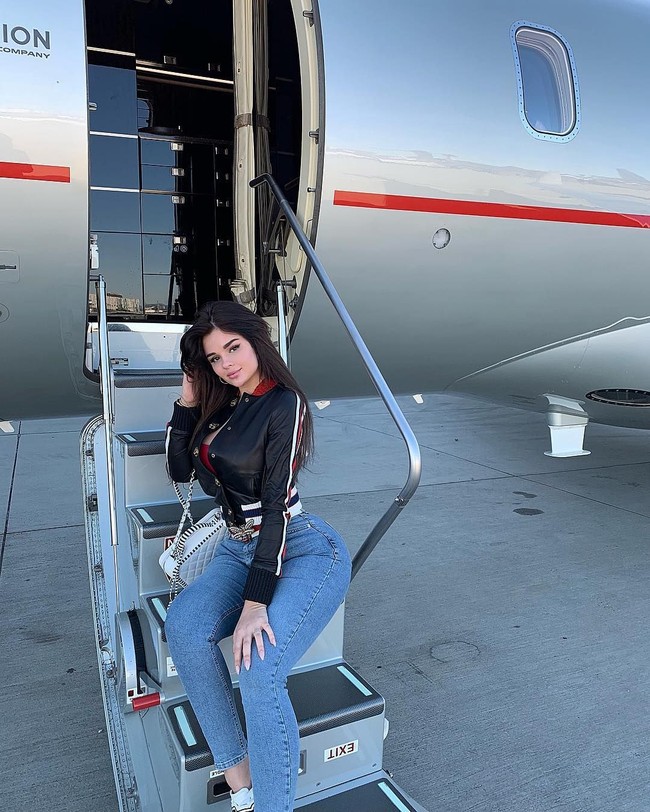 Tubuhku sporty, punya otot yang terjaga, bokongku paling indah dan aku tidak pernah melakukan operasi plastik, ujarnya, seperti dikutip Daily Star.  Foto: dok. Instagram (@anastasiya_kvitko)