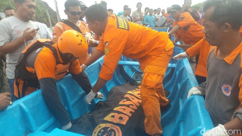 Guru Asal Jombang Korban Ombak Pantai di Jember Ditemukan Tewas Guru Asal Jombang Korban Ombak Pantai di Jember Ditemukan Tewas