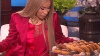 Datang ke acara Ellen, Cardi mendapatkan kejutan manis, yaitu belasan donat berbagai rasa dan varian yang sangat disukainya. Foto: Istimewa