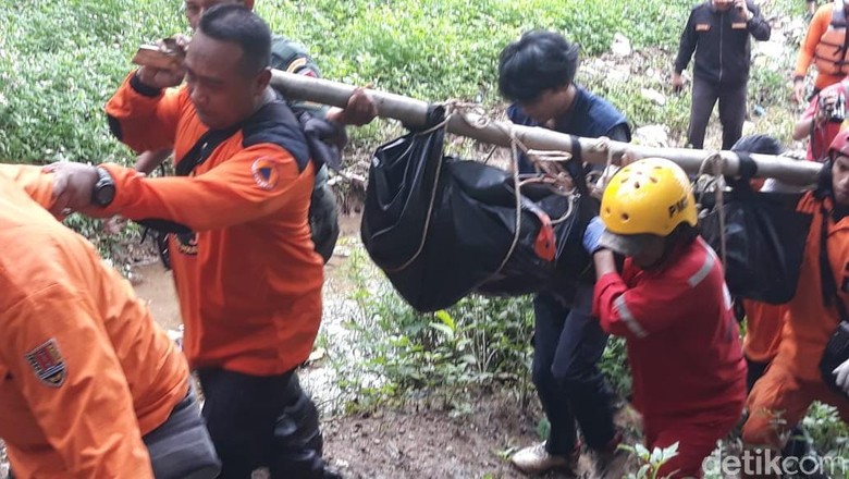Pemilik Salon yang Terseret Longsor Semarang Ditemukan 10 Km dari TKP Pemilik Salon yang Terseret Longsor Semarang Ditemukan 10 Km dari TKP