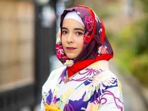 Hijabers yang Liburan ke Jepang Kini Bisa Sewa Kimono Sepaket dengan Hijab