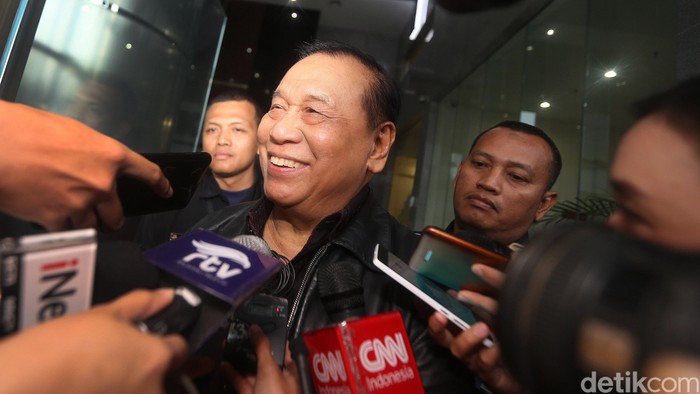 Ketua Komisi III Kahar Muzakir diperiksa terkait kasus dugaan suap terhadap Wakil Ketua DPR nonaktif Taufik Kurniawan. Ia diperiksa selama 5 jam.