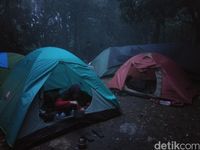 Berkemah semalam (Idris/detikTravel)