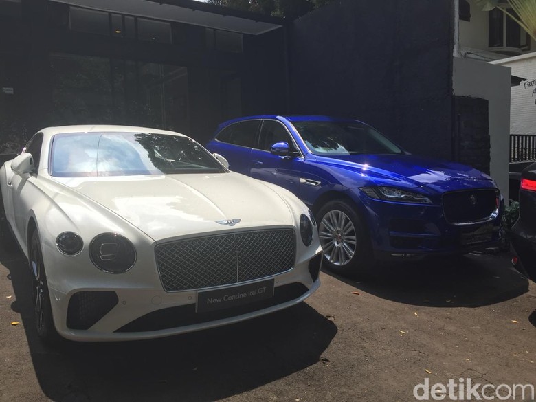 Bentley dan Jaguar. Foto: Dadan Kuswaraharja Bentley dan Jaguar. Foto: Dadan Kuswaraharja