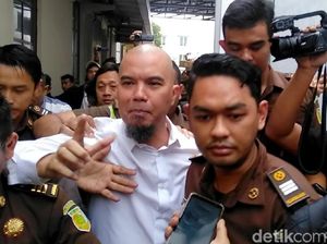 Tulis Surat untuk Sang Bunda, Ahmad Dhani Belajar Lebih Sabar
