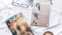 Kisah cinta adalah Dilan dan Milea adalah penggambaran sepasang kekasih paling menggemaskan saat ini. Ini adalah novel Dilan: Dia Adalah Dilanku Tahun 1990 yang ditulis oleh Pidi Baiq.  Foto: pastelbooks/ instagram