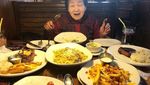 Nyentrik Banget! Gaya Nenek Asal Korsel yang Hobi Kulineran