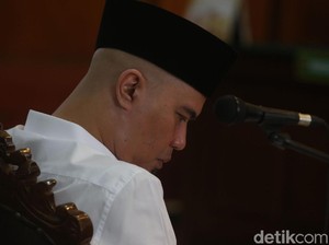 Saat Sang Pangeran Cinta Ahmad Dhani Diadili Lagi