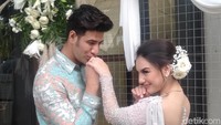 Ammar Zoni dan Irish Bella menggelar pertunangan. Vey/detikHOT