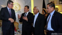 Bamsoet panggilan sang Ketua DPR RI tak sendiri saat menyambut Dubes Jerman. Ia didampingi Wakil Ketua DPR Agus Hermanto dan Wakil Ketua Komisi I Asril Hamzah Tanjung.