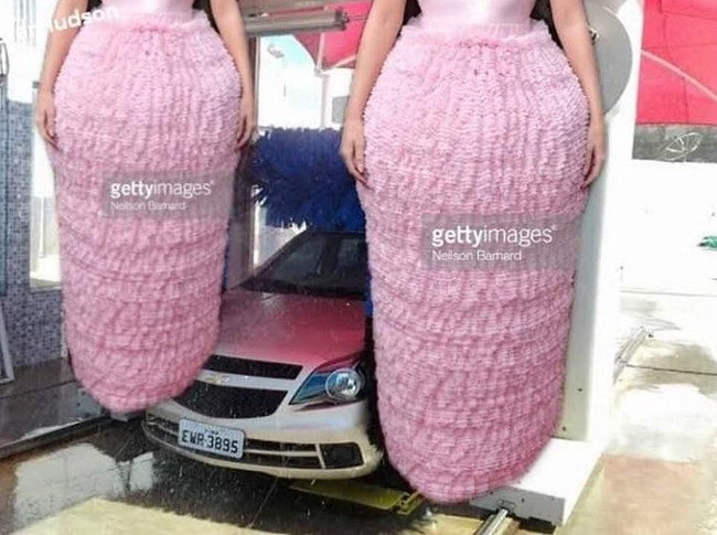 Tulle bertumpuk di bagian rok juga mirip seperti mesin cuci mobil otomatis. Foto: Istimewa
