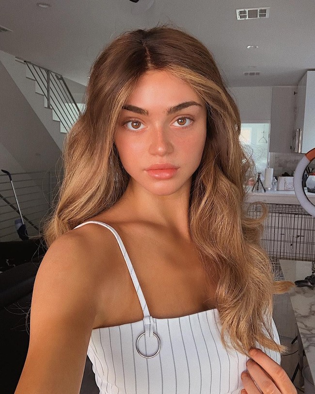 Kristen memulai kariernya lewat jaringan live streaming, YouNow, sebelum pindah ke TikTok, dimana Kristen kini telah memperoleh sekitar 20 juta penggemar di aplikasinya yang dulunya dikenal sebagai musikal.ly. Foto: Instagram @kristenhancher