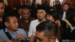 Tak Berkaos dan Blangkon Lagi, Ahmad Dhani Bersidang Pakai Peci