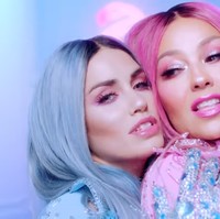 Menurut Thalia, lirik lagunya justru ingin membuat para pendengarnya merasa lebih berdaya dan tangguh. Khususnya wanita. Foto: Screenshot YouTube/ Thalia