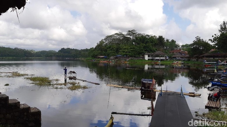 Situ Gede Kota Tasikmalaya (Masaul/detikTravel) Situ Gede Kota Tasikmalaya (Masaul/detikTravel)