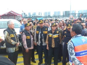 Genjot Ekspor, Jokowi Permudah Kirim Mobil CBU ke Luar Negeri