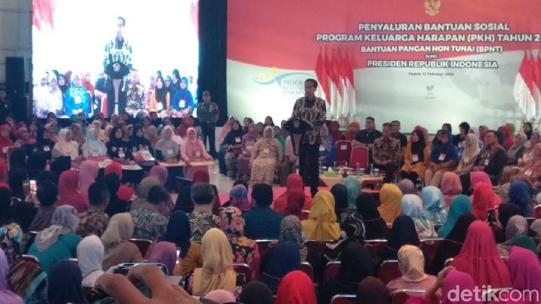 Jokowi Ingin Anak Penerima PKH Bisa Jadi Presiden RI Jokowi Ingin Anak Penerima PKH Bisa Jadi Presiden RI