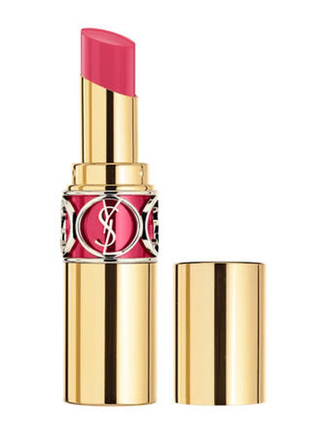 Hampir setiap wanita menyukai lipstik. Jika ingin membuat pasangan terkesan dengan kado Valentine yang Anda berikan tahun ini, lipstik keluaran YSL berikut dapat dipilih. Hampir semua warnanya menawan sehingga apapun pilihan Anda, si dia akan menyukainya. Namun untuk lebih aman, Anda bisa pilih nuansa pink yang netral atau bertanya pada staff warna paling favoritnya. Foto: YSL