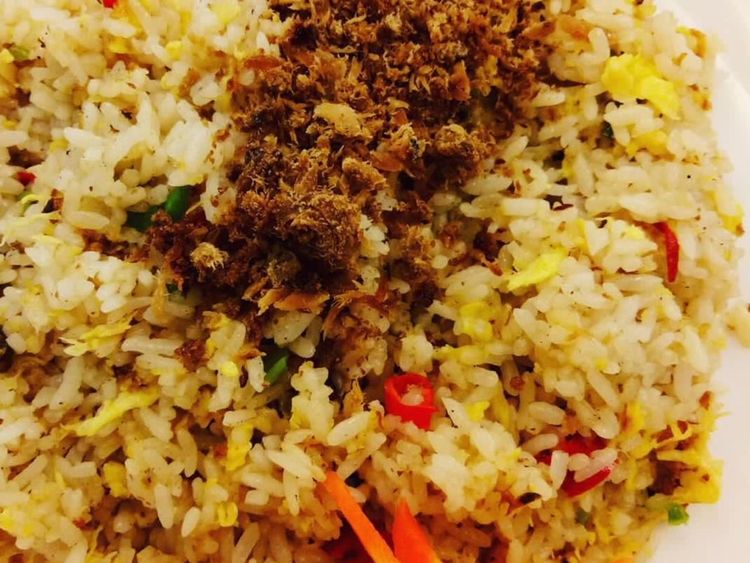 Hangatkan Badan dengan Sarapan Nasi Goreng Cakalang yang Pedas Gurih