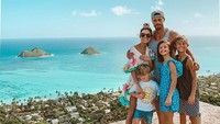 Dalam Instagramnya kita bisa lihat destinasi di berbagai belahan dunia yang dikunjungi Christine Andrew bersama keluarganya. (hellofashionblog/Instagram)