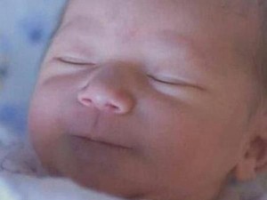Tersebar Foto Bayi yang Disebut Anak Raisa dan Hamish Daud