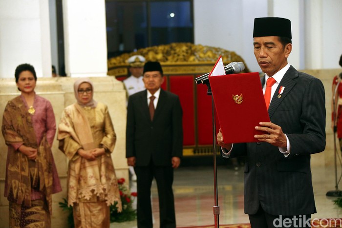 Presiden Joko Widodo (Jokowi) melantik 5 duta besar untuk negara sahabat. Pelantikan dilangsungkan di Istana Negara, Jakarta Pusat, Rabu (13/2/2019).