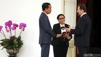 Adapun 11 duta besar negara sahabat yang diterima Jokowi tersebut yakni, Chile, Tunisia, Slowakia, Suriname, Guiena Bissau, Kolumbia, Arab Saudi, Venezuela, Slovenia, Kongo, dan Lithuania.