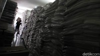 KPU kemudian melanjutkan distribusi ke tingkat kecamatan, kelurahan, desa, hingga TPS.