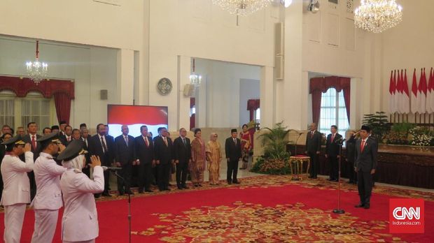 Jokowi Resmi Lantik Khofifah Jadi Gubernur Jatim